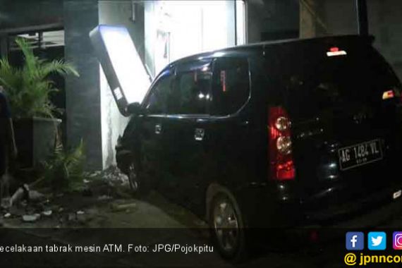 Sopir Serangan Jantung, Tabrak Mesin ATM - JPNN.COM