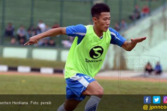 Bek Persib Ini Yakin Mampu Atasi Striker Bali United - JPNN.COM