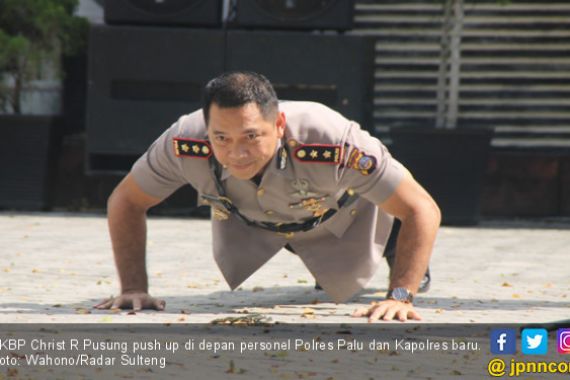 Minta Maaf, Kapolres Push Up 10 Kali - JPNN.COM