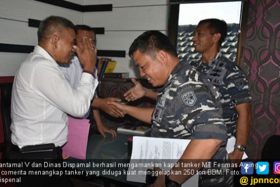 Lantamal V Tangkap Kapal Tanker Penyelundup BBM - JPNN.COM