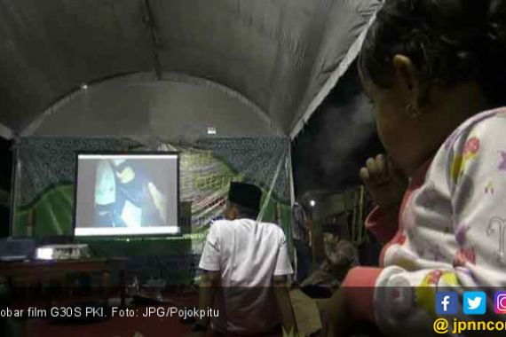 Di Desa Ini Warga Santai Aja Nobar Film G30S PKI - JPNN.COM