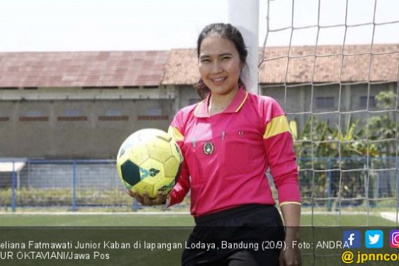 Deliana Fatmawati, Wasit Perempuan Berlisensi FIFA - JPNN.COM