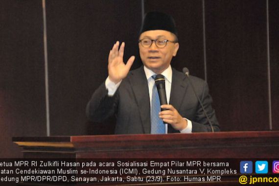 Zulkifli Hasan: Agama dan Kebangsaan Lebur Dalam Kebinekaan - JPNN.COM