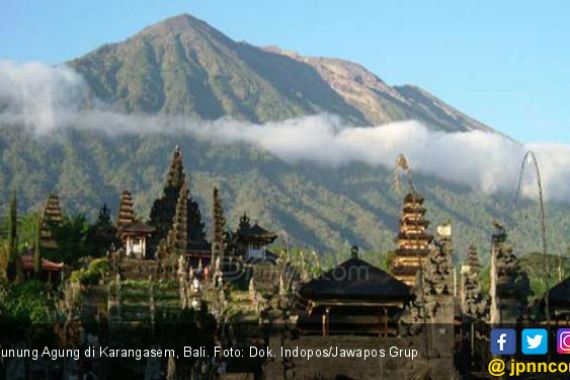 Gunung Agung Status Awas, Turis Tetap Ramai ke Bali - JPNN.COM