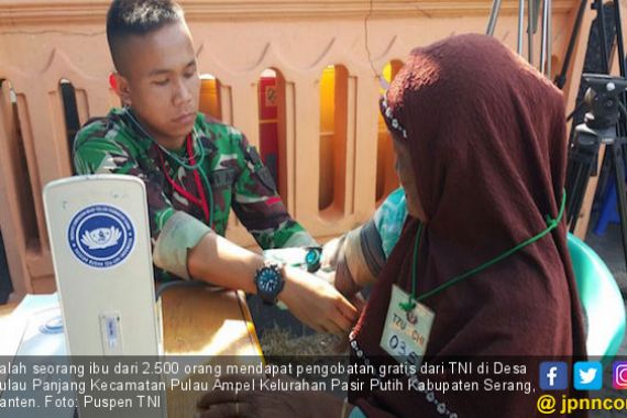 TNI Gelar Pengobatan Gratis di Pulau Panjang - JPNN.COM