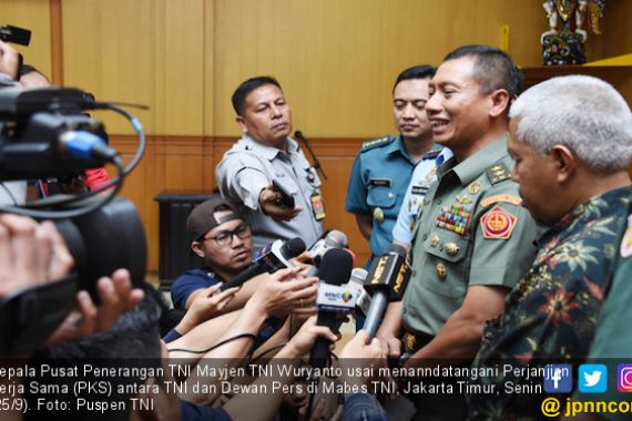 Kapuspen TNI Mempersilakan Warga Nonton Film G 30 S PKI - JPNN.COM