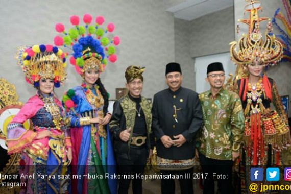 Indonesia Tourism Award 2017 di Puncak Rakornas III Kemenpar - JPNN.COM