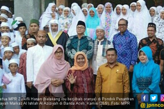 Ketika Ketua MPR Menghibur Santri Korban Konflik Aceh - JPNN.COM