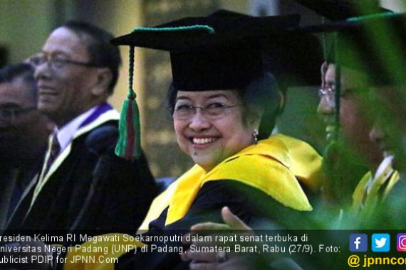 Megawati Pernah Dapat Nilai 3 untuk Kimia, Beginilah Jadinya - JPNN.COM