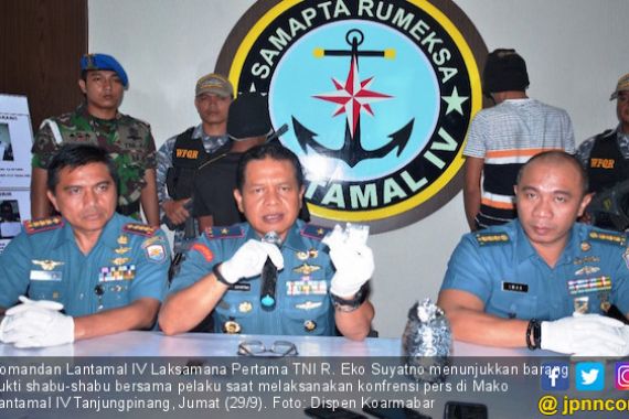 Prajurit TNI AL Tangkap Speed Boat Membawa Narkoba 1 Kg - JPNN.COM