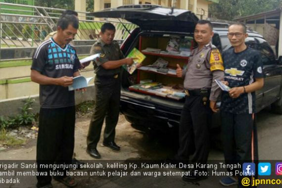 Brigadir Sandi Jadikan Mobil Pribadi Perpustakaan Keliling - JPNN.COM