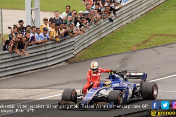 Sebastian Vettel Numpang Mobil Lawan ke Pitlane GP Malaysia - JPNN.COM
