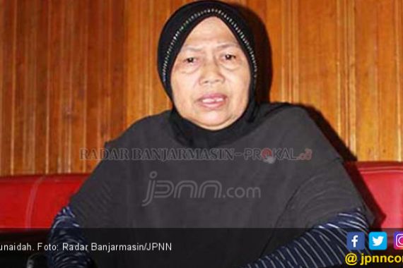 Orang Tua Murid Hajar Bu Guru di Depan Siswa - JPNN.COM