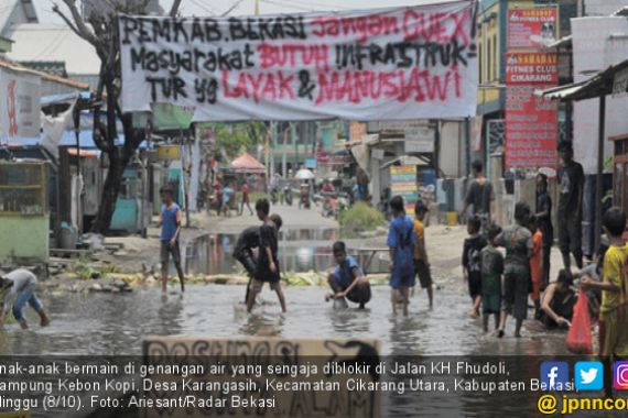 Lepas Ikan di Jalan KH Fudholi, Akhirnya Warga Dapat... - JPNN.COM