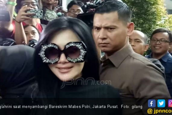 Umrah Sekeluarga, Syahrini Akui Bayar Rp 200 Juta - JPNN.COM