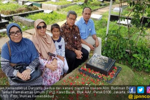 Irjen Kemendikbud Ziarah ke Makam Maestro Keroncong - JPNN.COM