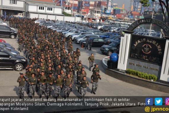 Ratusan Prajurit Kolinlamil Lari Bersenjata Mengitari Markas - JPNN.COM