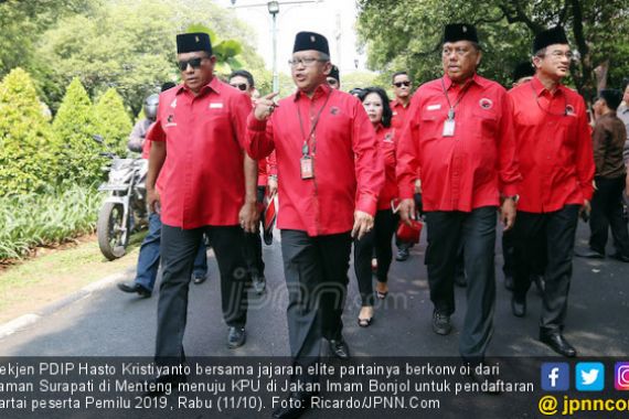 Konvoi Budaya dan Selawatan Iringi Pendaftaran PDIP ke KPU - JPNN.COM