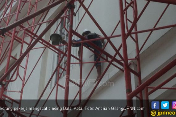 Jelang Anies-Sandi Datang, Balai Kota Bersolek - JPNN.COM