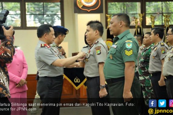 Kompol Martua Silitonga Dapat Pin Emas dari Kapolri - JPNN.COM