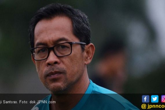 Aji Santoso Yakin Skuatnya akan Curi Poin dari Arema FC - JPNN.COM