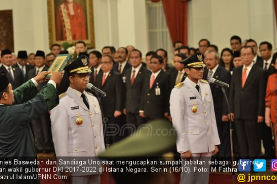 Ucapkan Sumpah di Depan Jokowi, Anies-Sandi Resmi Pimpin DKI - JPNN.COM