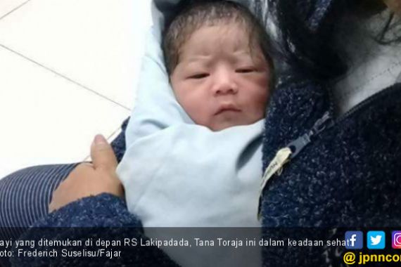 Ratusan Orang Berebut Asuh Bayi yang Ditemukan di Depan RS - JPNN.COM