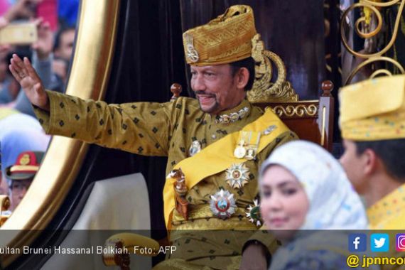 Gebyok dari Indonesia Jadi Hadiah Ultah ke-76 Sultan Brunei - JPNN.COM