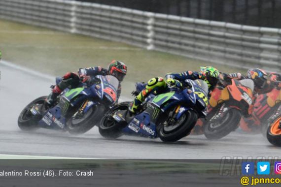 Valentino Rossi Meluncur, Melayang, Kesakitan di Mana-Mana - JPNN.COM