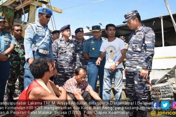 TNI AL Tangkap Dua Kapal Ikan Asing di Perairan Selat Malaka - JPNN.COM