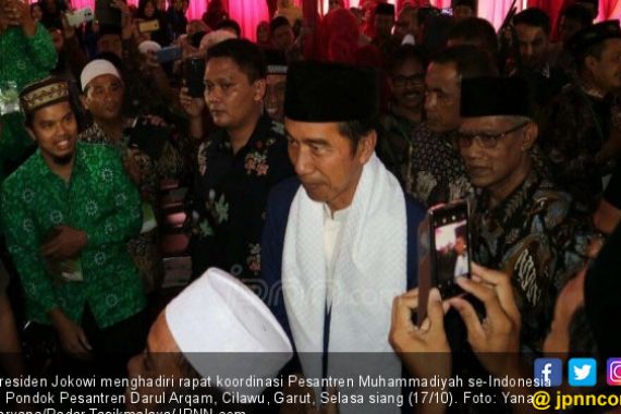 Jokowi: Di Indonesia Medsos Kejam Banget - JPNN.COM