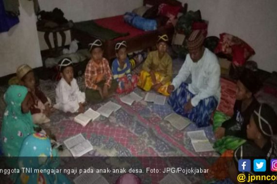TNI Masuk Desa, Pak Tentara Rajin Mengajar Ngaji - JPNN.COM