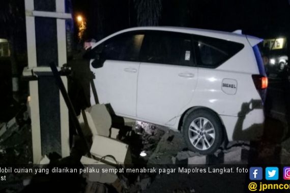 Coba Kabur, Pelaku Begal Nekat Tabrak Pagar Polres Langkat - JPNN.COM