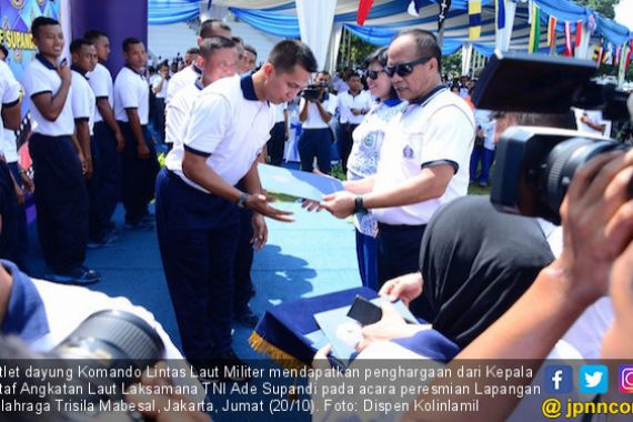 22 Atlet Dayung Kolinlamil Terima Penghargaan dari Kasal - JPNN.COM