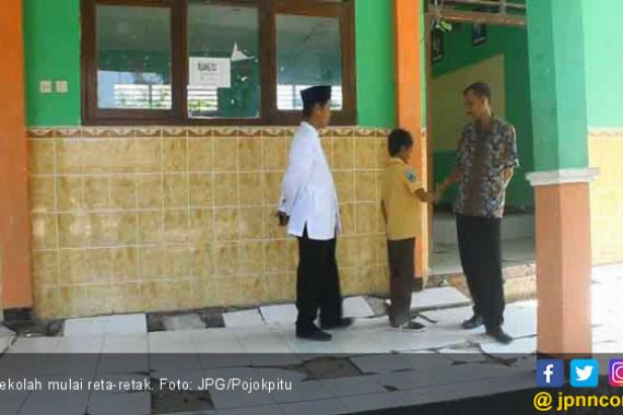 Dampak Gempa, Sekolah Nyaris Roboh - JPNN.COM