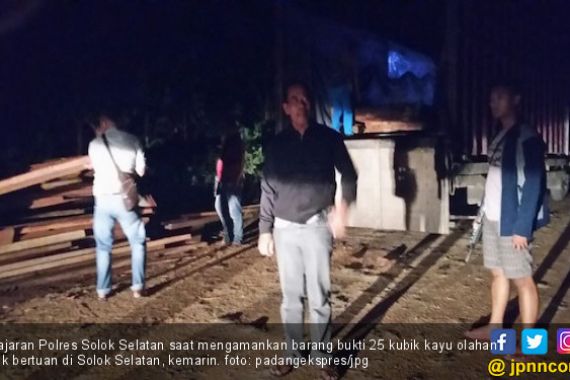 Polisi Sita 25 Kubik Kayu tak Bertuan di Solok Selatan - JPNN.COM