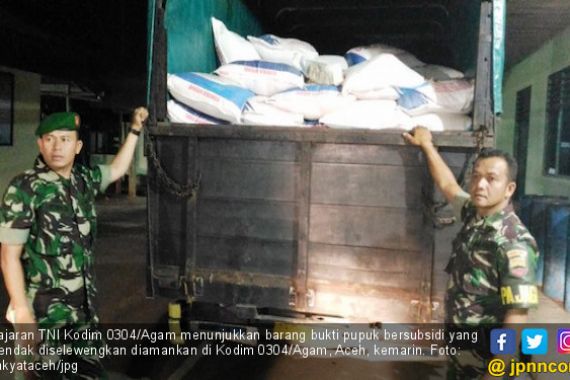 Top, TNI Gagalkan Penyelewengan 20 Ton Pupuk Bersubsidi - JPNN.COM