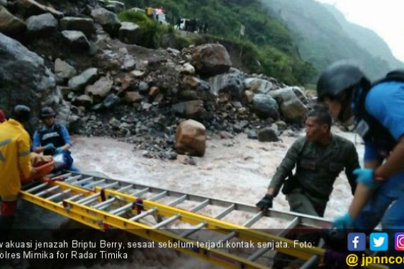 4 Polisi Kena Tembak saat Evakuasi Almarhum Briptu Berry - JPNN.COM