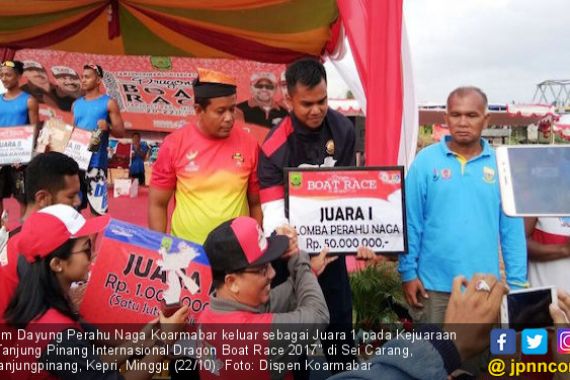 Tim Dayung Perahu Naga Koarmabar Raih Juara Satu - JPNN.COM