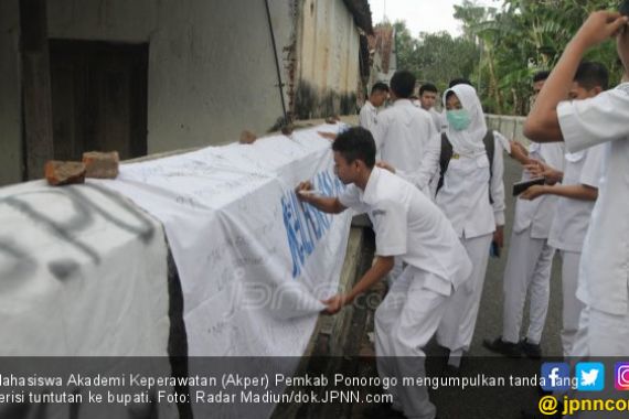 Hari Ini Mahasiswa Akper Ponorogo Gelar Aksi Lagi - JPNN.COM