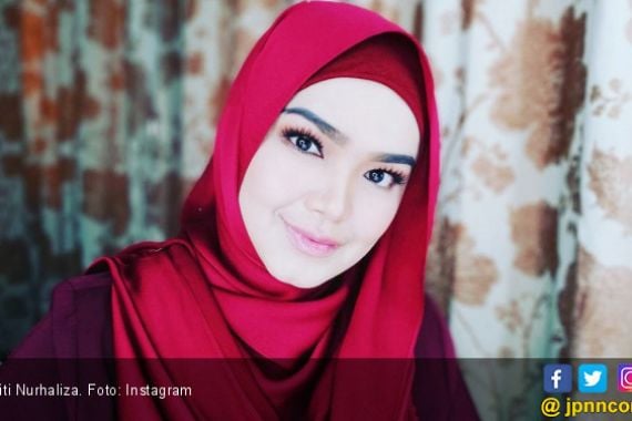 Melanggar Prokes Covid-19, Siti Nurhaliza Didenda Rp34,5 Juta - JPNN.COM