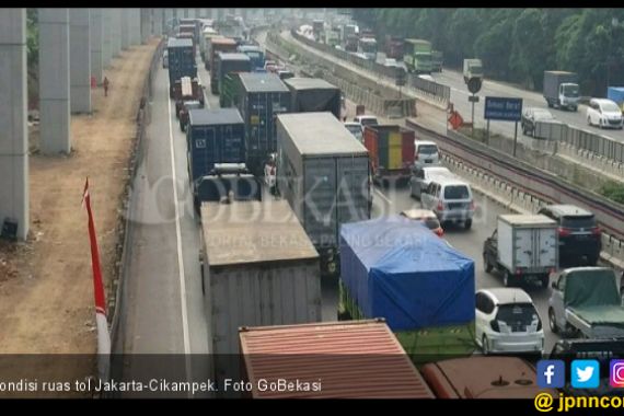 Truk Sumbu Tiga Dilarang Lewati Tol Jakarta - Cikampek - JPNN.COM