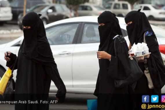 Dulu Haram, Kini Wanita Saudi Boleh Jadi Sopir Taksi - JPNN.COM