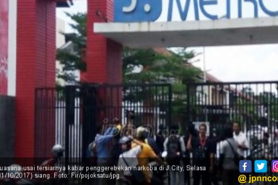 Heboh, Rumah di Komplek Mewah J City Digerebek Polisi - JPNN.COM