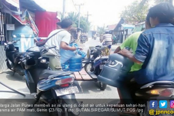 Pipa Bocor, Warga Medan Krisis Air Bersih - JPNN.COM