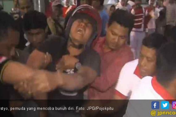 Cinta Ditolak, Pilih Loncat dari Puncak Masjid - JPNN.COM