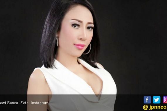 OMG, Usai Dihamili, Dewi Sanca Dicampakkan Pengusaha Mobil - JPNN.COM