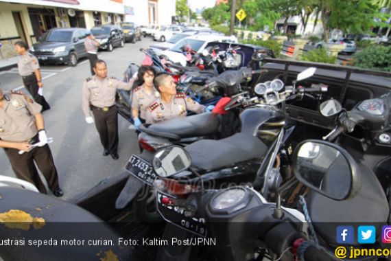 Kurang dari 2 Menit, Dua Motor Raib - JPNN.COM