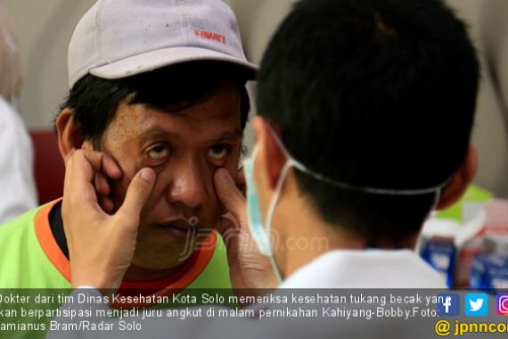 Jelang Pernikahan Kahiyang Ayu, Tukang Becak Dites Kesehatan - JPNN.COM