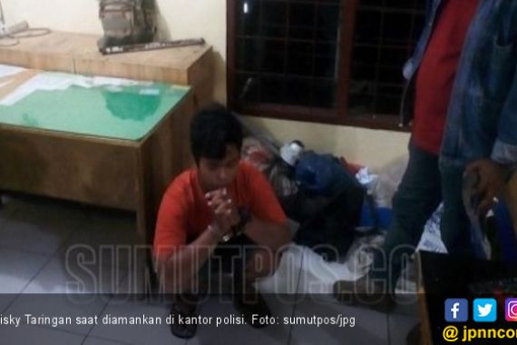 Digebuk Ayah Tiri, Anak Ambil Cangkul Lalu Berakhir di Sel - JPNN.COM